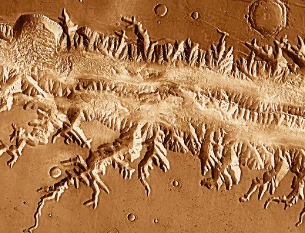 Марс е бил ударен от гигантска мълния?