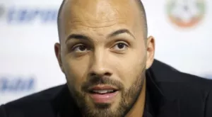 {{ otherArticle[0].article.title }}