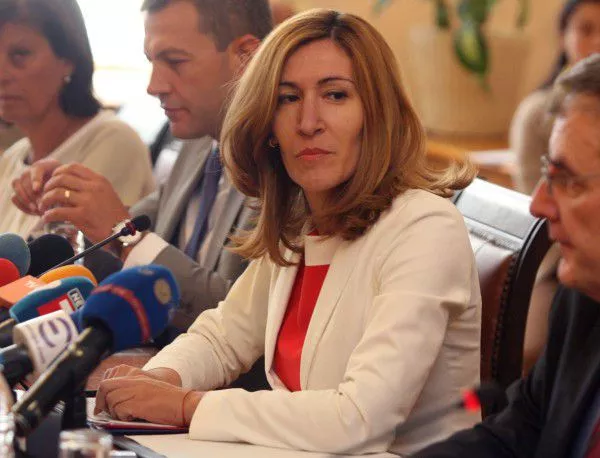 Ангелкова: В туризма могат да отидат 1 млрд. евро