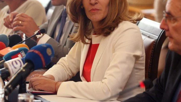 Ангелкова: В туризма могат да отидат 1 млрд. евро