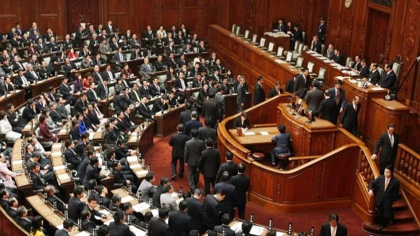 В Япония свикват предсрочни избори