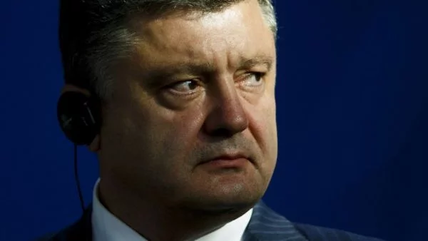 Порошенко: Крим все още е украинска територия