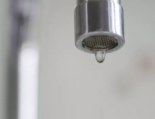 Клиентите на "Софийска вода" се увеличават, фактурираната вода намалява