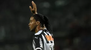 Роналдиньо избира между Мексико и Индия