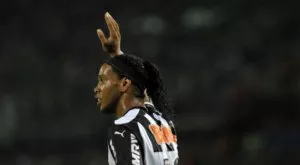 Барселона обяви завръщането на Роналдиньо