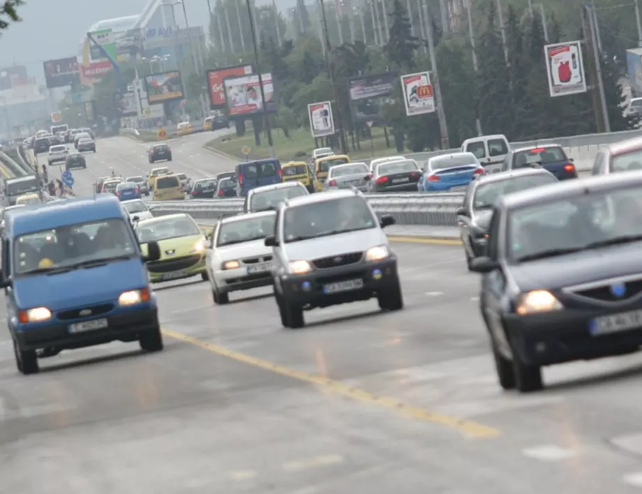 Над 200 000 автомобила влизат всеки ден в София, бум на регистрираните коли в Пловдив