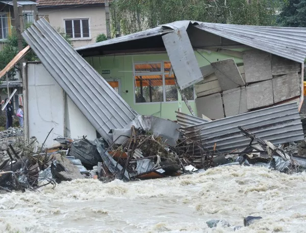 Бедственото положение в Берковица остава, активира се свлачище