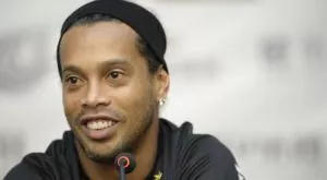 Роналдиньо отказал на кандидат-шампион на Англия?