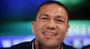 Кобрата се надъхва за Кличко с женски волейбол в Германия