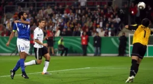 Футболът в Азербайджан - целувки в съблекалнята, компютърни маниаци и много пари