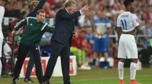 Рууни плътно зад Ходжсън