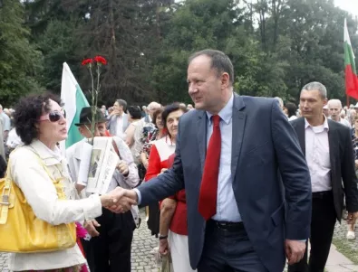 БСП-София празнува 9-и септември с фенери на мира и надежда за обединение на българите