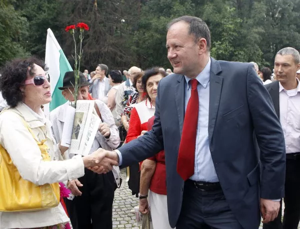 Михаил Миков получи обещания за победа в Стара Загора от млади социалисти