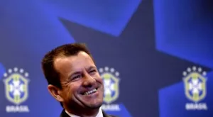 Дунга превърна националния в казарма, забрани изявления за религия и политика