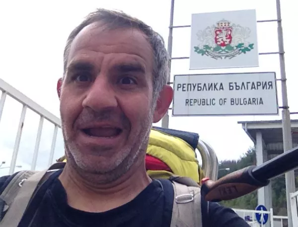 Таир Абуд, които върви 8150 километра до Мека, днес стъпи в София