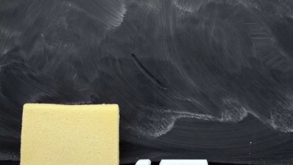 КТ "Подкрепа": Законопроектите за образованието поставят учителите на колене