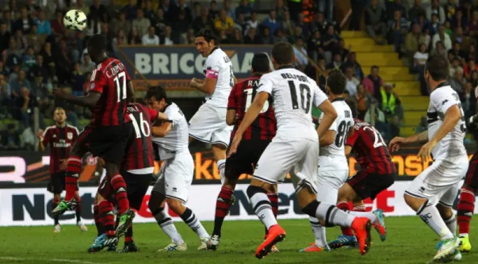 Милан и Парма изнесоха шоу с 9 гола и 2 червени картона (ВИДЕО)