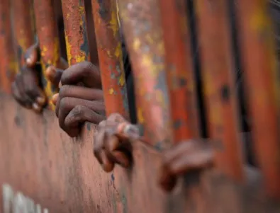 3-годишно дете е било затворено в клетка в босненски бежански център