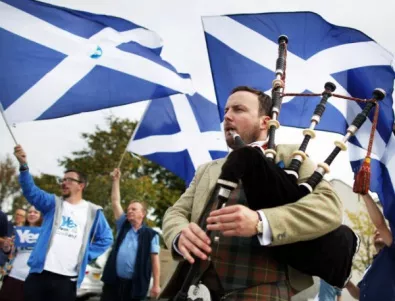 Стотици шотландци подкрепиха референдума в Каталуния (Снимки)