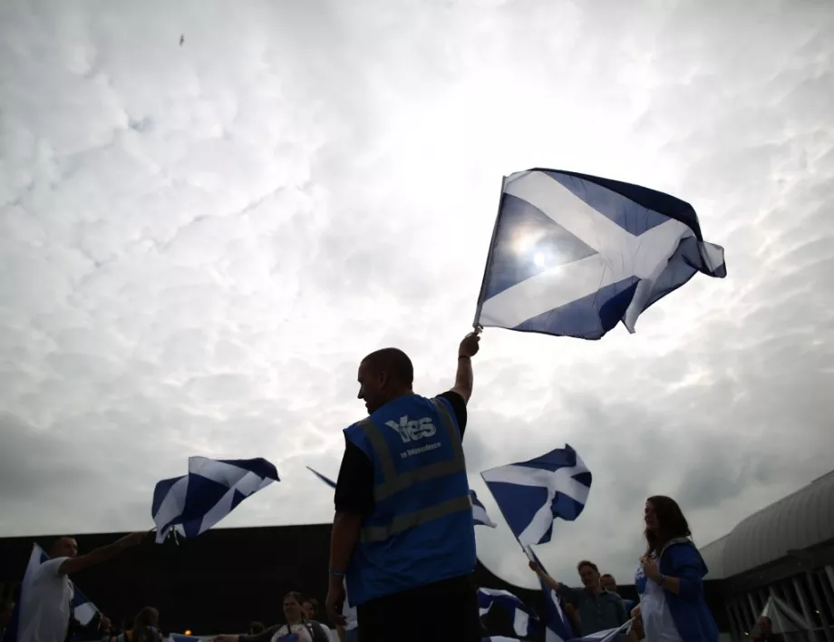 Хиляди в Единбург поискаха независимост на Шотландия (СНИМКИ И ВИДЕО)