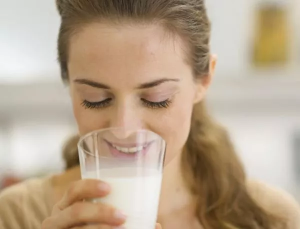 Млякото поевтинява заради некачествен внос 