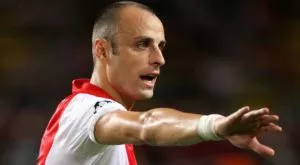 ВИДЕО: Най-красивият гол на Бербатов е срещу вратаря на Арсенал