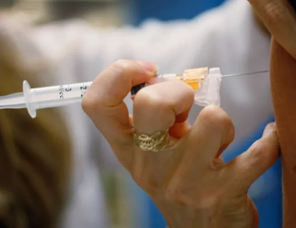 Лекарите не докладват нежеланите реакции от ваксините
