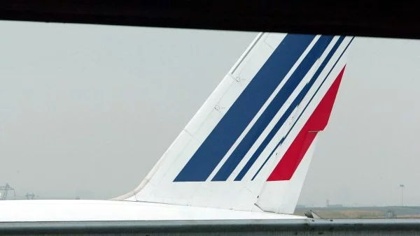 Пилотите на Air France продължават стачката 