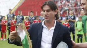 {{ otherArticle[0].article.title }}