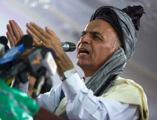 В Афганистан поделиха властта, президент ще е Гани
