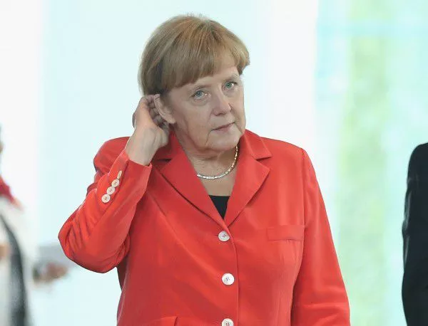 Меркел вече е в Москва за разговорите с Путин за Украйна