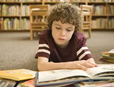 Как да научим дете да чете и учи букви под формата на игри?