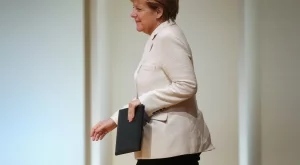 Меркел: Ако Гърция излезе от еврозоната, ще настъпи хаос