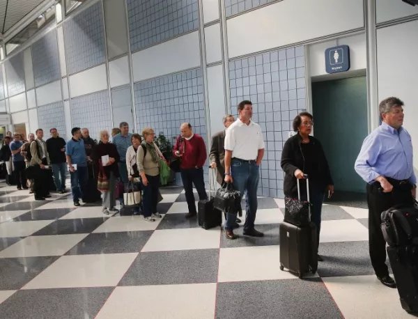 Обмислят скенери за ебола във всички летища в ЕС