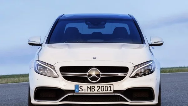 Mercedes-Benz C63 AMG дебютира в Париж