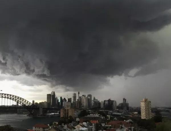 Цял австралийски щат с близо два милиона население остана без ток след буря