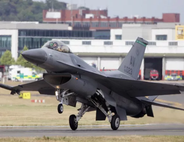 Много европейски страни ползват F-16 и не може да се говори за лобизъм, смята Каракачанов