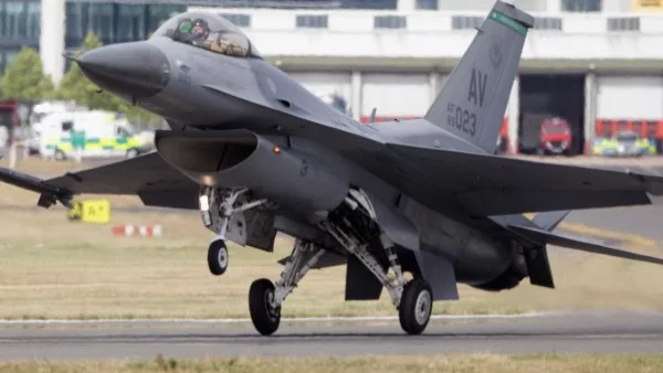 Много европейски страни ползват F-16 и не може да се говори за лобизъм, смята Каракачанов
