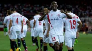 Севиля бие лесно в мач с два червени картона 