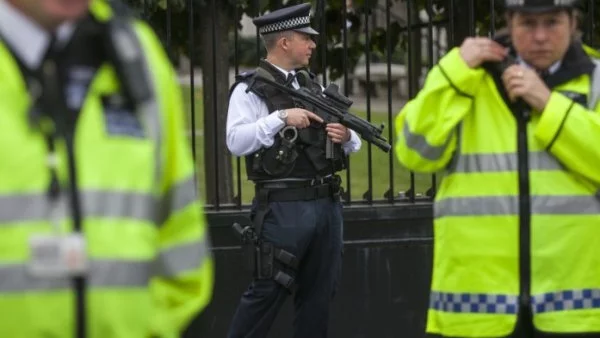Трима загинали след стрелба в Англия