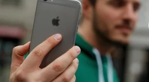 Новият iPhone ще се зарежда безжично 