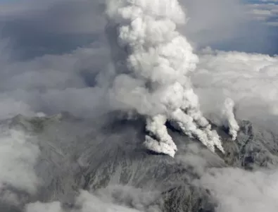 В Япония изригна вулканът Онтаке, има загинали и ранени
