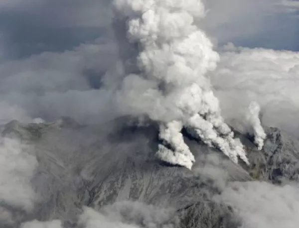 Временно спряха спасителните операции край вулкана Онтаке