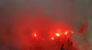 Нов съседски конфликт прекрати мач в Европа - чехи потрошиха стадиона в Братислава