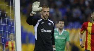 {{ otherArticle[0].article.title }}