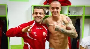 {{ otherArticle[0].article.title }}