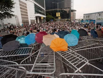 Полицията започна да разчиства центъра на Хонконг
