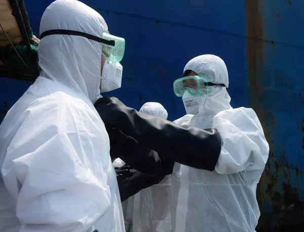 Всички, с които е контактувал болният от ебола в САЩ, са под наблюдение