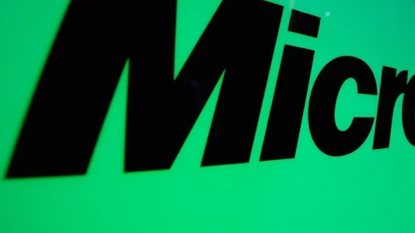 Румъния разследва петима бивши министри заради Microsoft