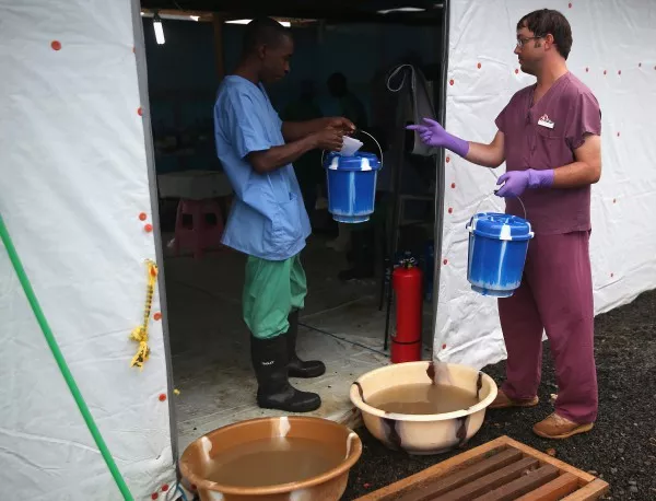 Франция разширява мерките за контрол заради ебола в Мали   